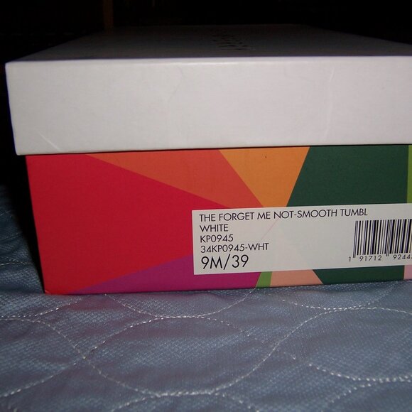 Katy Perry White Flower Thong Sandals - Picture 6 of 13